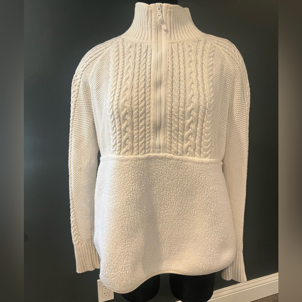 White vineyard vines chunky sweater zip. Excellent condition.